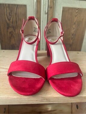 Fran Willor Red Suede Ankle-Strap Block Heel Sandals Size 8